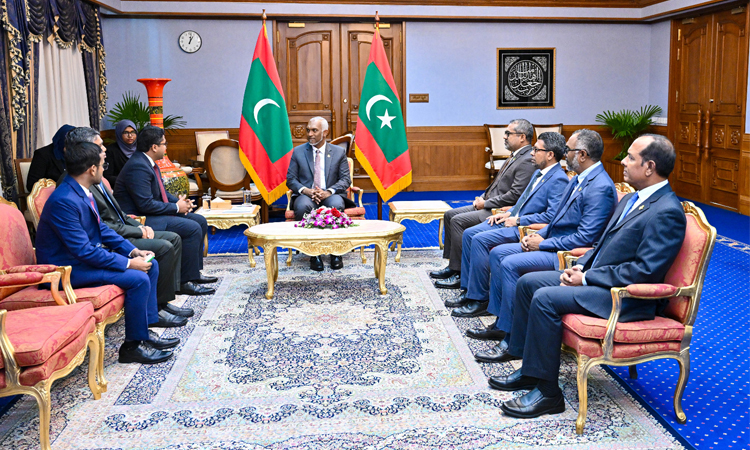 Bangladesh envoy presents credentials to Maldivian President