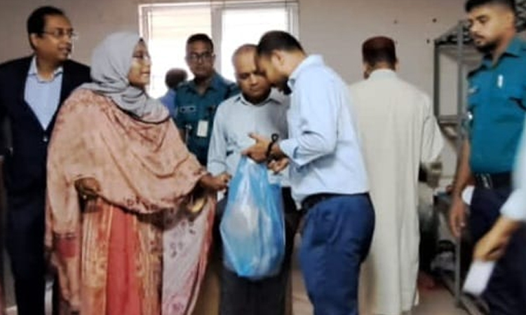 Eco-friendly fabric bags distributed to enforce ban on SUP at secretariat