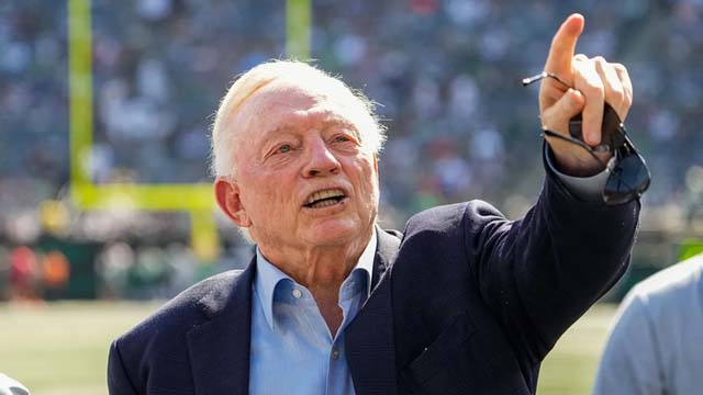 NFL fines Cowboys owner Jones $250,000 over gesture to fans