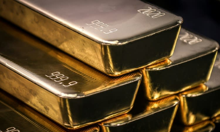 Gold tops $4,000 for first time as traders pile into safe haven