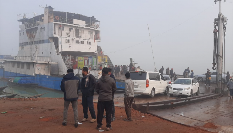 Ferry movement resumes after 3.20 hours on Paturia-Daulatdia 