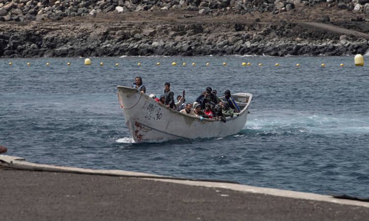 Ghana boat capsize kills 15, mostly children: authorities