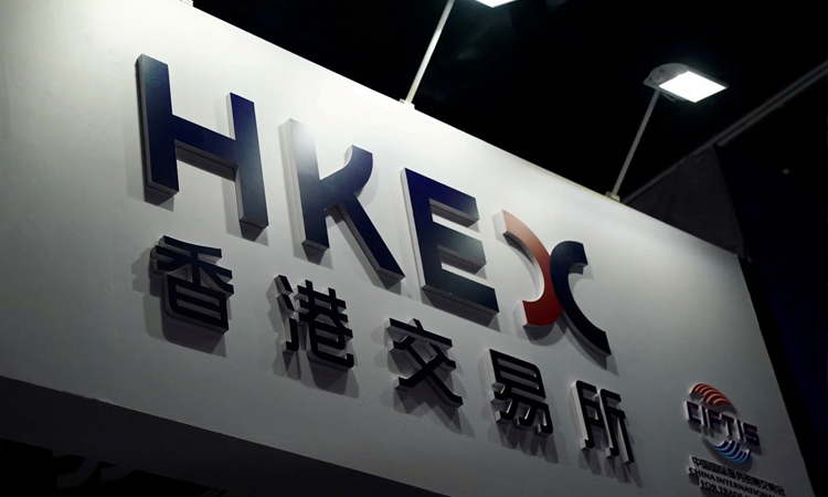 Hong Kong stocks plunge more than 3% by break