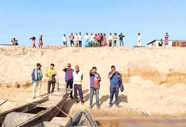 Steel body bulkhead seized in Sunamganj, 4 jailed for illegal sand mining