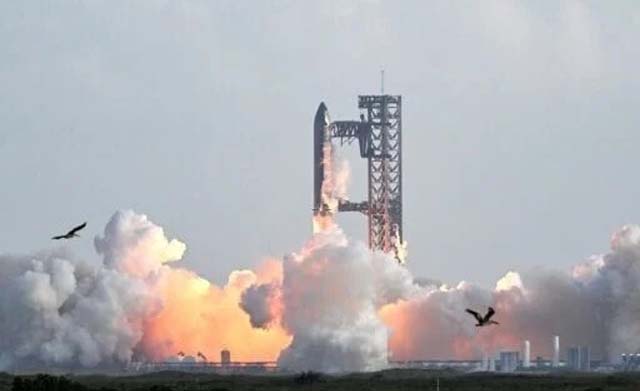 SpaceX launches Starship megarocket on successful test flight