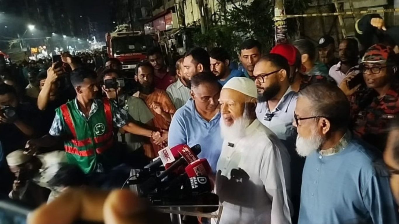 Jamaat Ameer visits Mirpur fire site