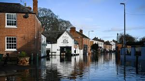 Climate advisers warn UK to prepare for 2C warming by 2050