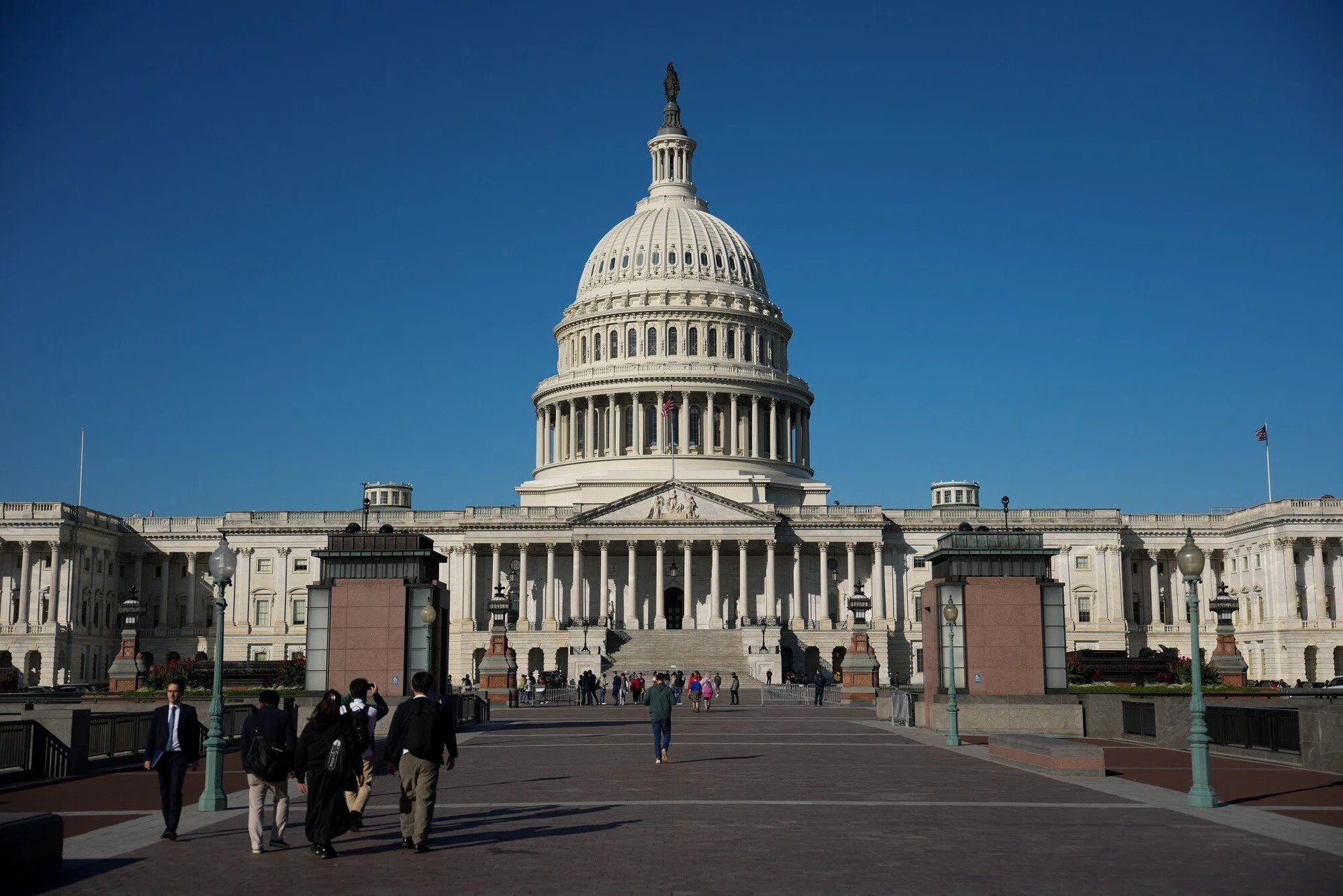 White House expects 10,000 US shutdown layoffs