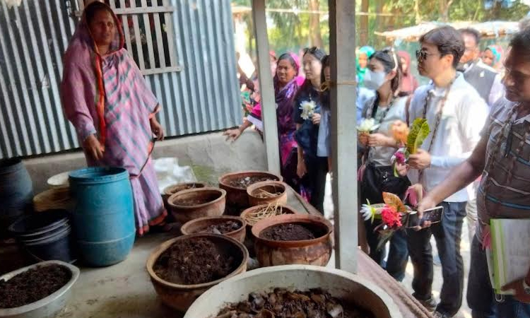 Roushan Ara becomes self-reliant with vermicompost in Khulna