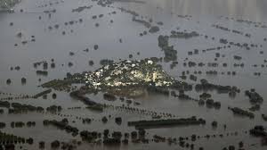 Mexican national Guard aids towns isolated by flood that killed 70