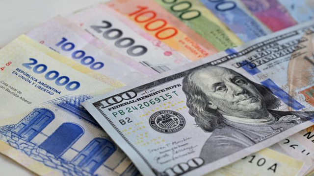 Argentine peso drops against dollar despite US backing