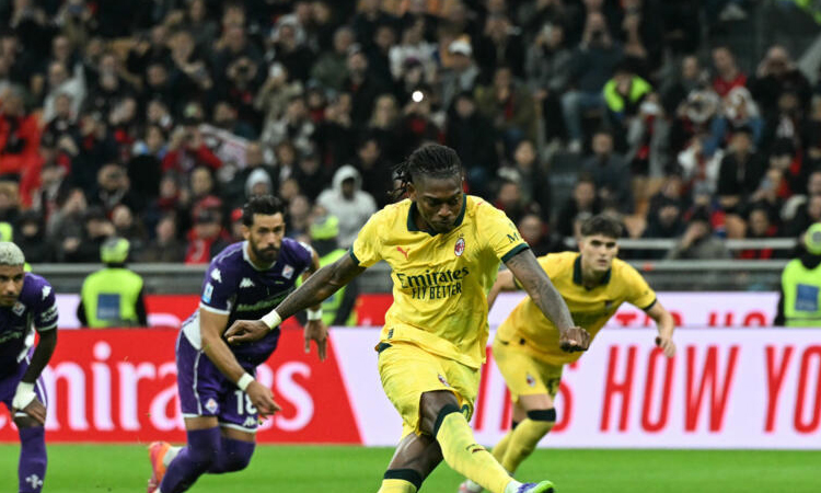 Leao double fires AC Milan past livid Fiorentina and top of Serie A