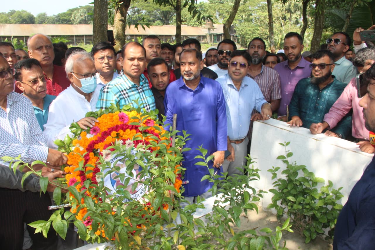 Amra BNP Paribar visits martyred Tayeem Bhuiyan’s grave 