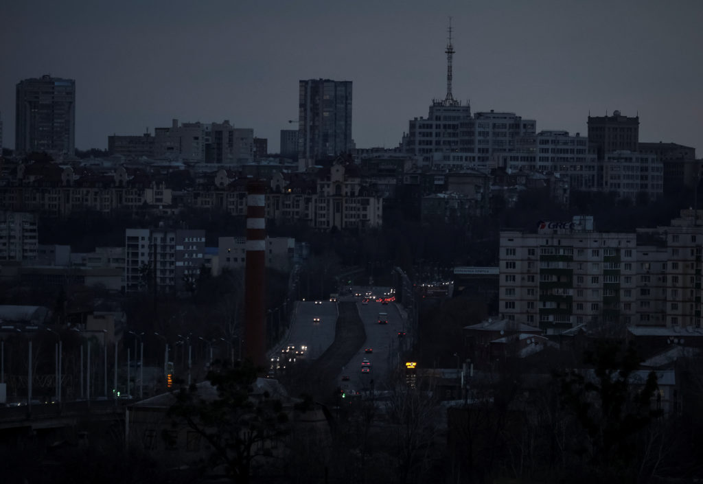Russian strikes leave Ukrainian city with no electricity