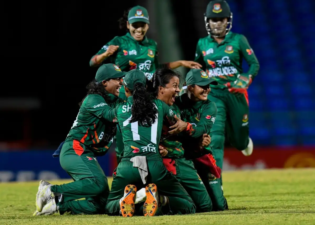 National women's football team reach Bangkok safely