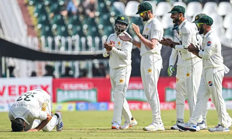 South Africa pile up 404 in reply to Pakistan's 333