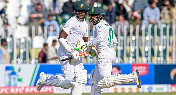 Muthusamy, Rabada take South Africa into 71-run lead over Pakistan