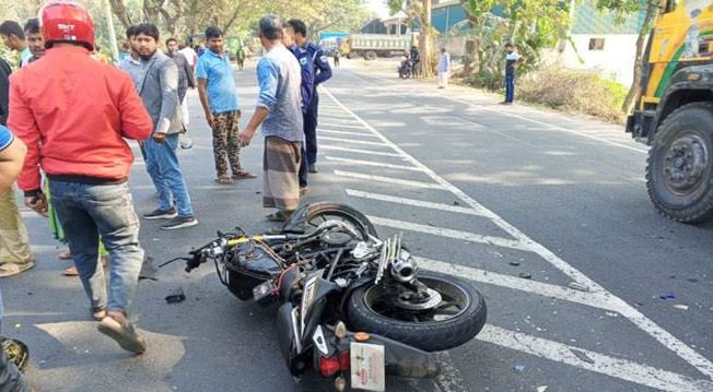 2 motor-bikers killed in a Rajshahi road accident