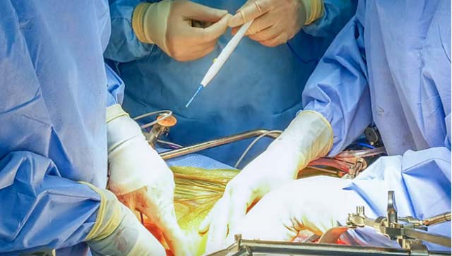 Surgeons remove up to 100 magnets from N. Zealand teen's gut