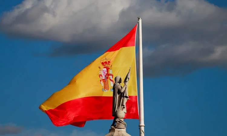 Spanish unemployment creeps up as services lose steam