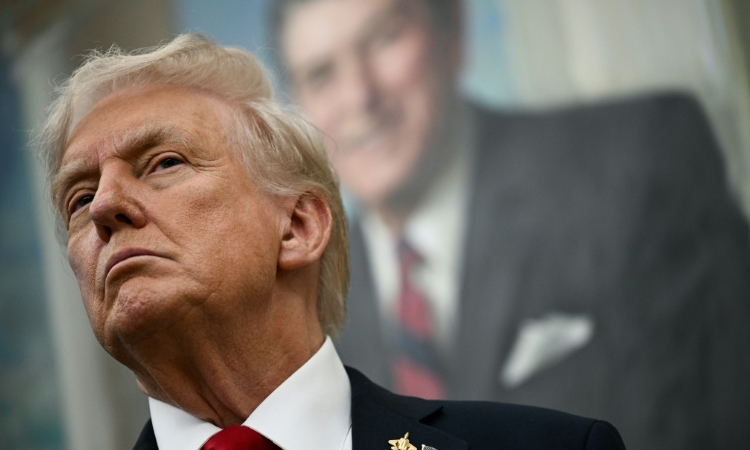 Trump slams 'dirty' Canada despite withdrawal of Reagan ad
