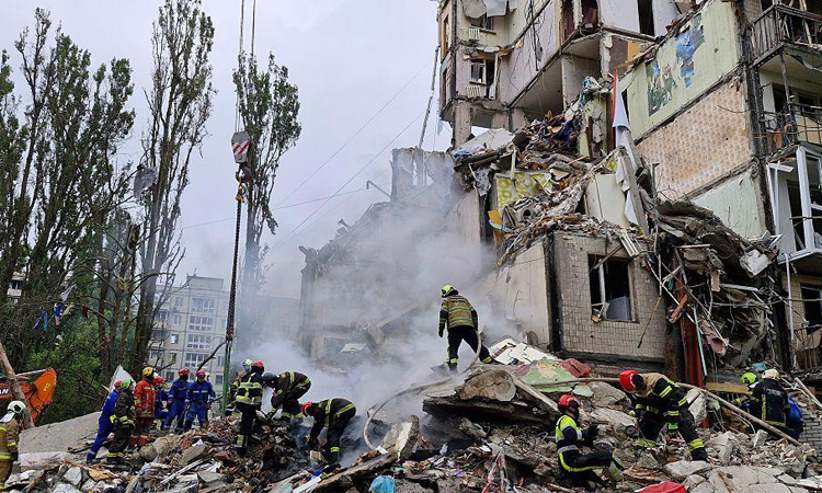 Russian strikes on Ukraine kill at least two
