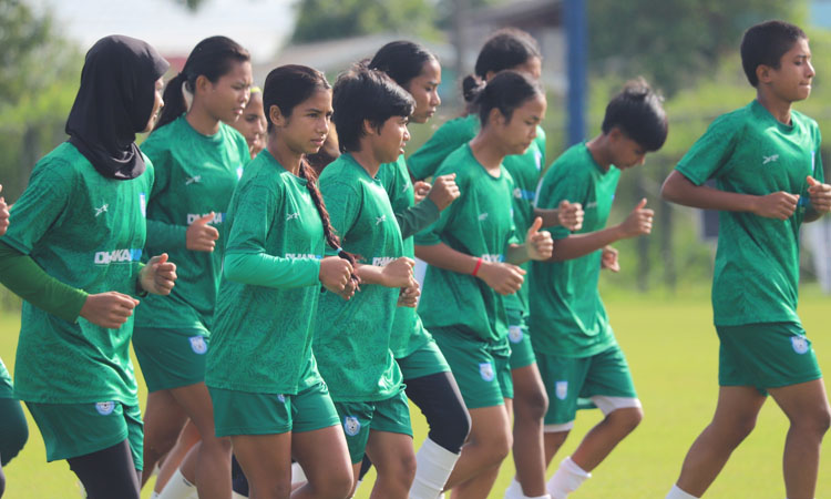 Women's football team continue training in Bangkok