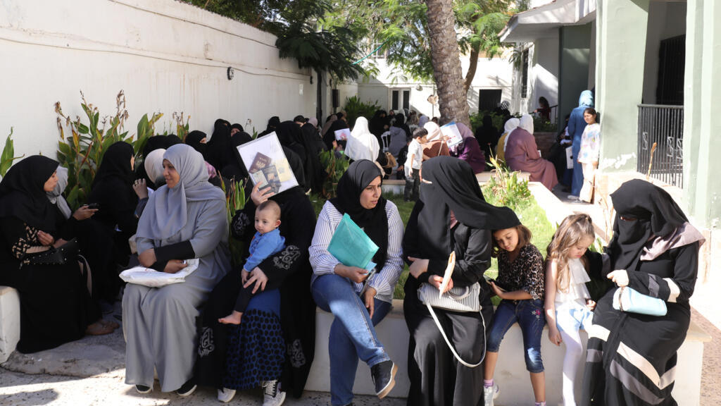 Hundreds of Syrians in Libya take up offer of free tickets home