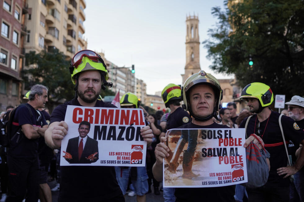 Thousands protest on 1st anniversay of Spain's deadly floods