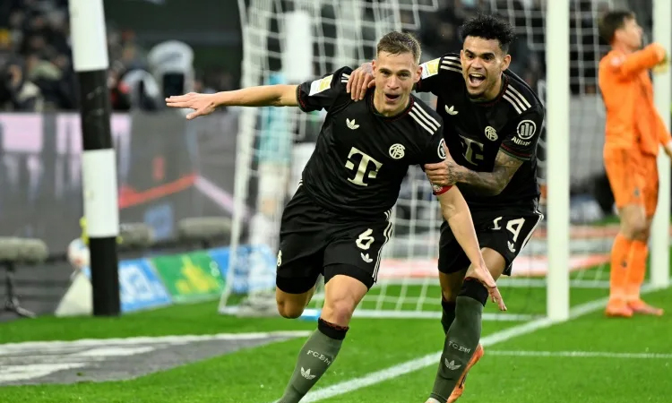 Bayern beat 10-man 'Gladbach to match European record
