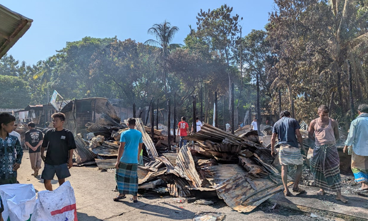 10 shops gutted in Bandarban