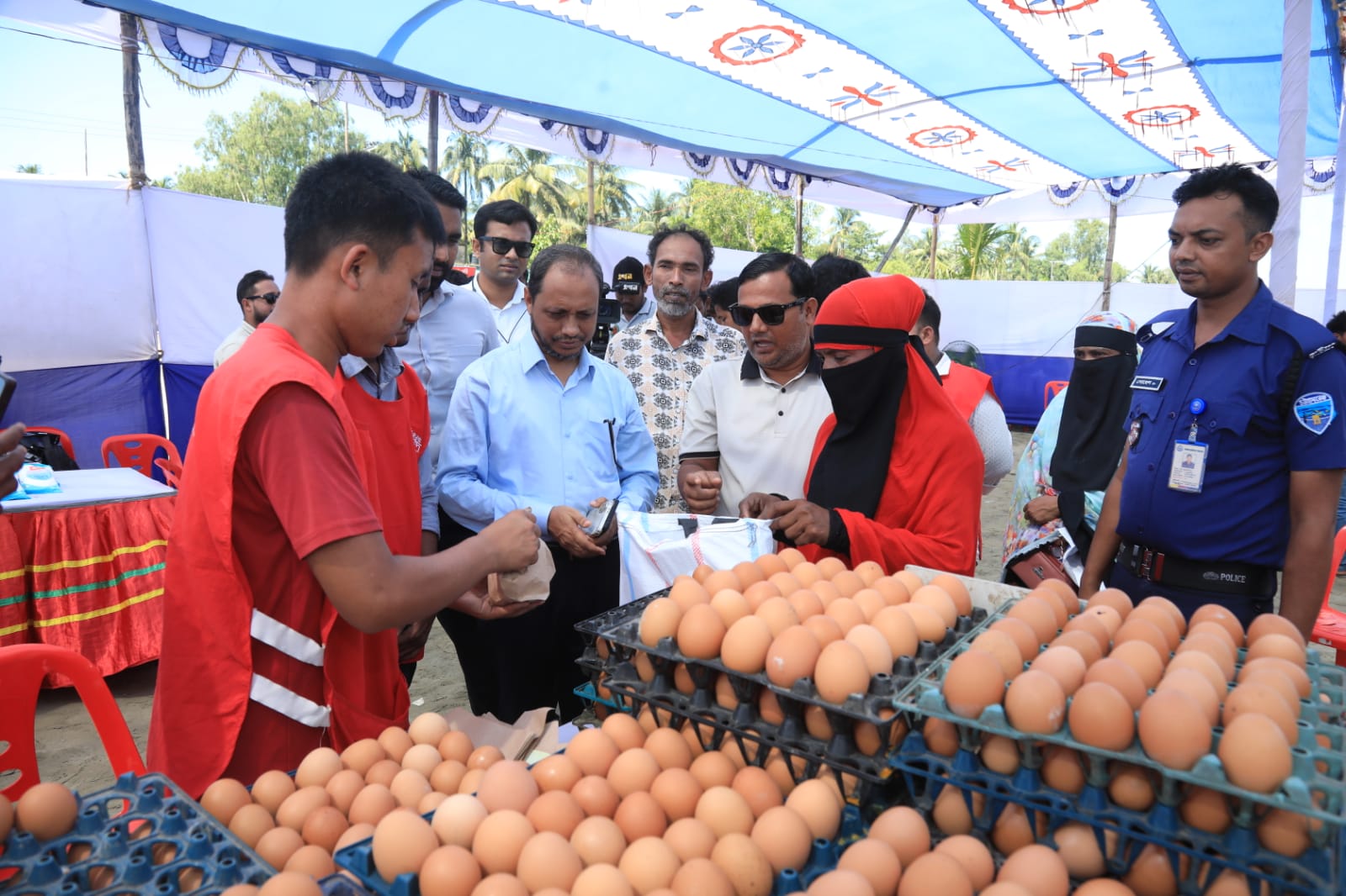 500 families in Cox’s Bazar receive food in exchange of plastic