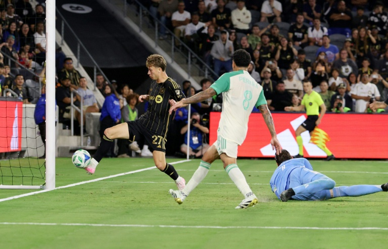 Late Ordaz goal seals LAFC 2-1 MLS Cup playoff win over Austin