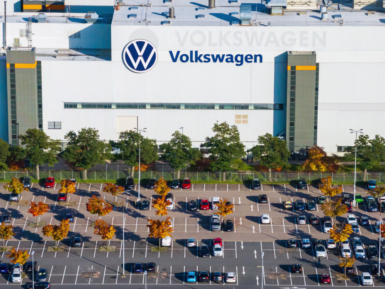 Volkswagen posts 1-billion-euro loss on tariffs, Porsche woes
