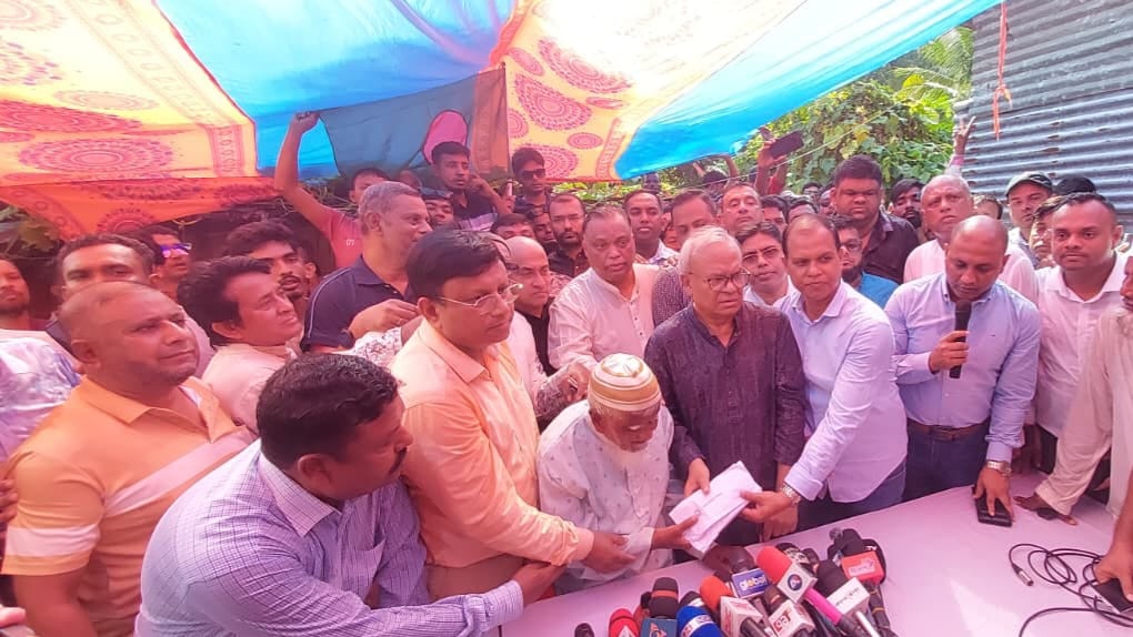 Tarique Rahamn stands by blind Gafur Mallick