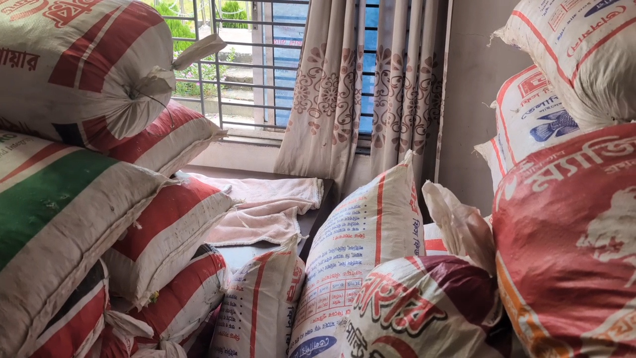 4 held with smuggled goods worth Tk 18 lakh in Kishoreganj