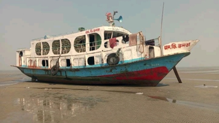 Numerous shoals in Bhola's river routes cause severe navigational crisis