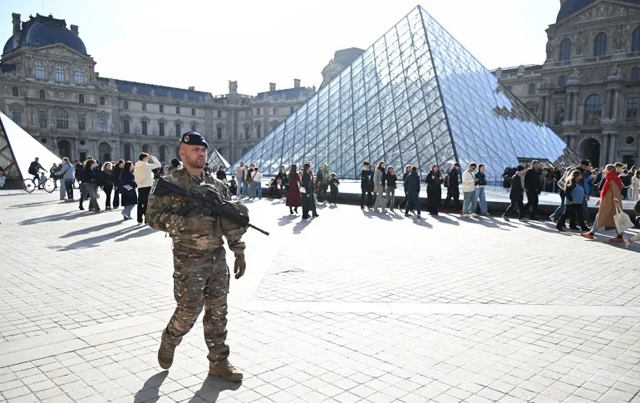 Two more suspects charged over Louvre heist