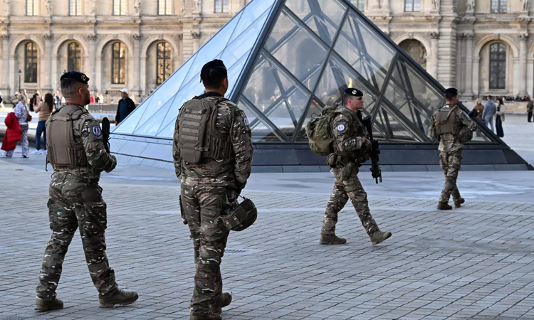 Two more suspects charged over Louvre heist