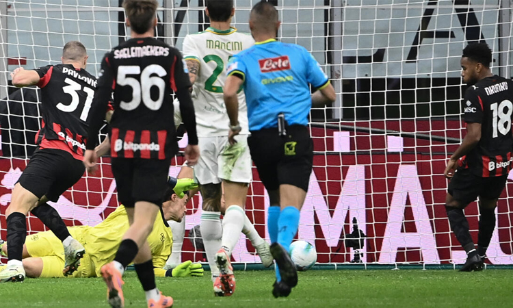 Milan deny Roma top spot in Serie A, Inter beat Verona