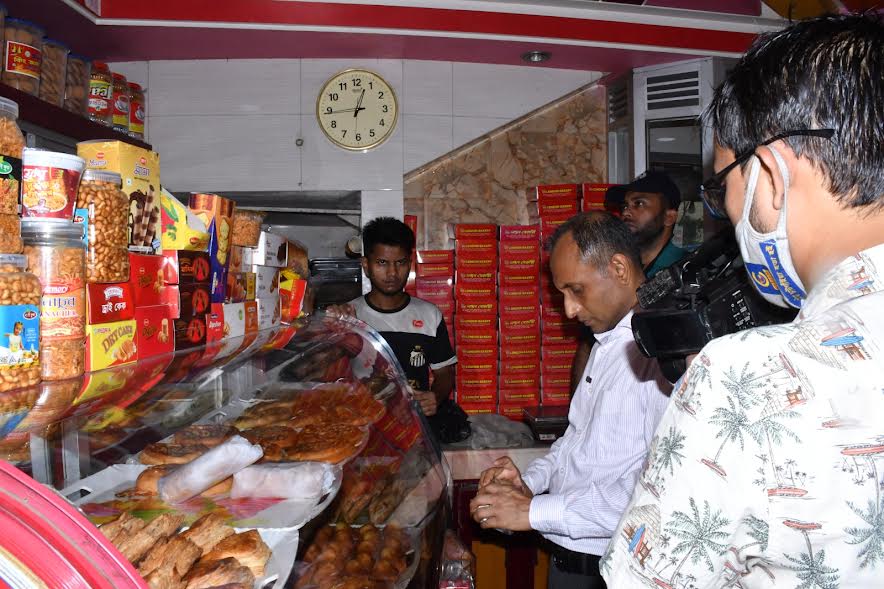 Three commercial establishments fined Tk 70,000 in Ctg 