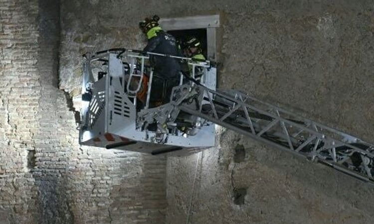 Worker dies after medieval tower partly collapses in Rome