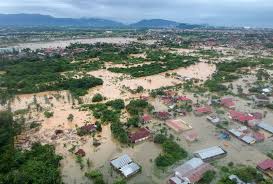 Indonesia floods kill 15
