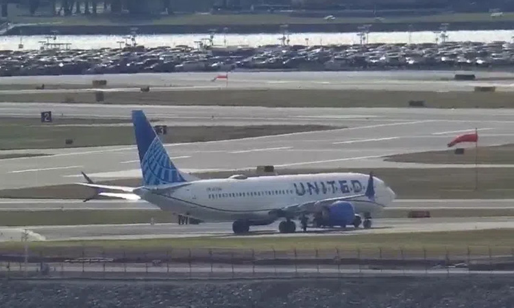 Flights resume at US capital airport after 'security' issue