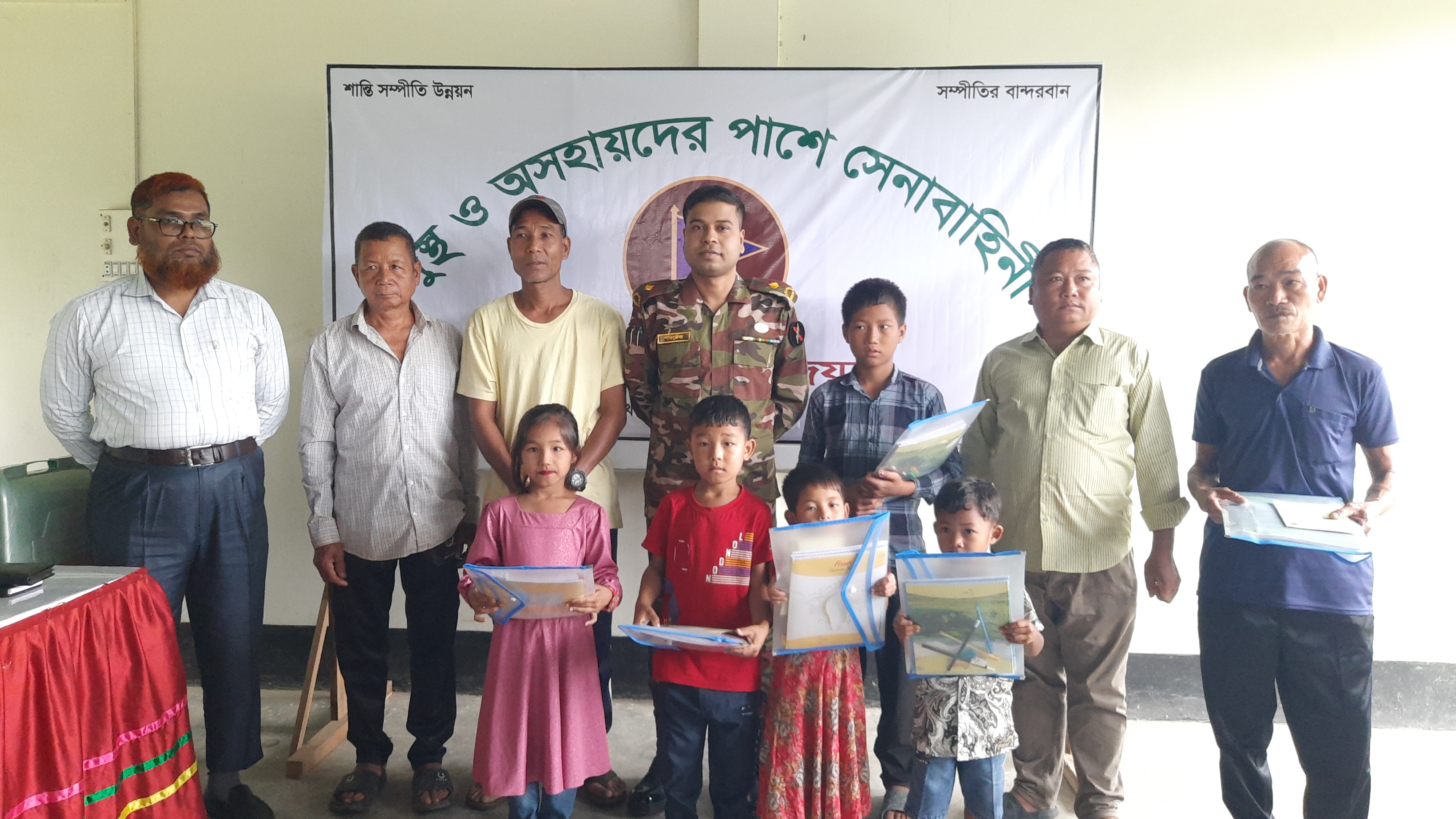 Army extends aid to needy, helpless people in Bandarban