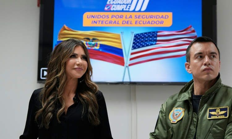 US security chief tours military bases in Ecuador before referendum