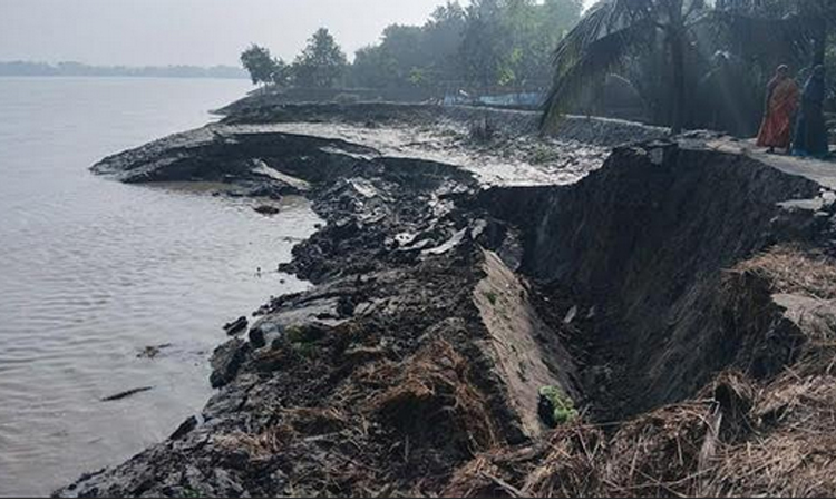 River erosion sparks panic in six Khulna villages