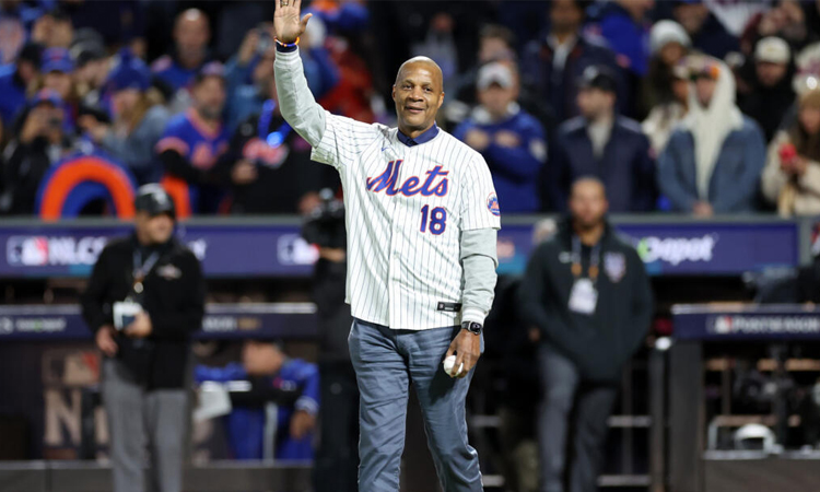 Trump pardons three-time World Series champ Strawberry