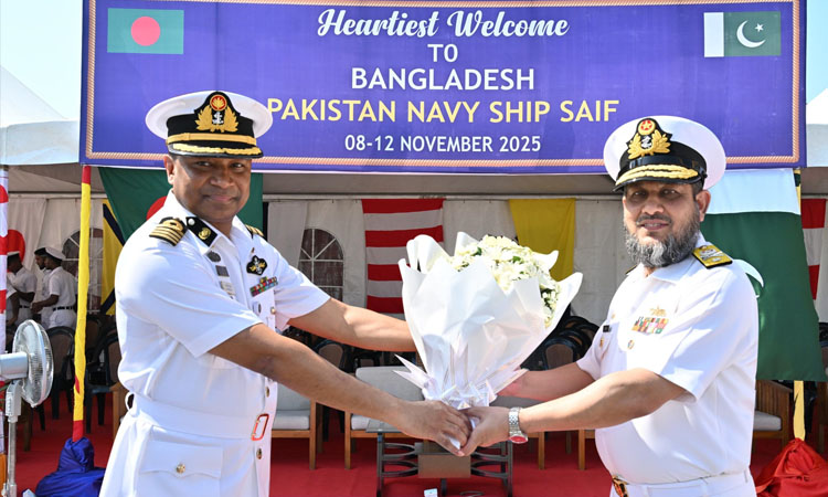 PNS SAIF arrives at Ctg Port on goodwill visit 