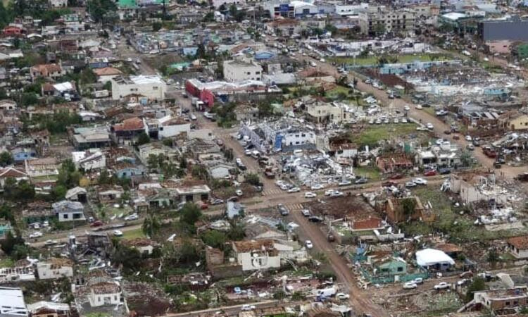 Tornado kills six, injures 750 as it wrecks southern Brazil town